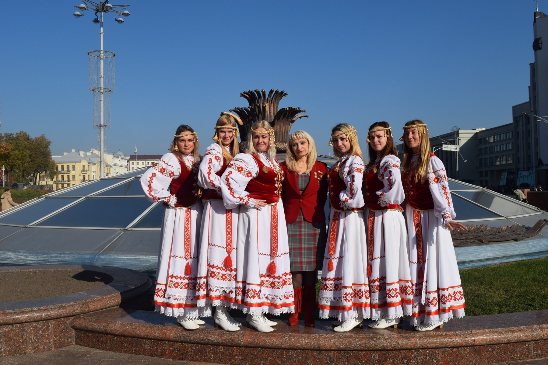 40 белорусские на русские. Белорусы. Белоруссы Самарской области. Россия и Белоруссия две девушки танец.