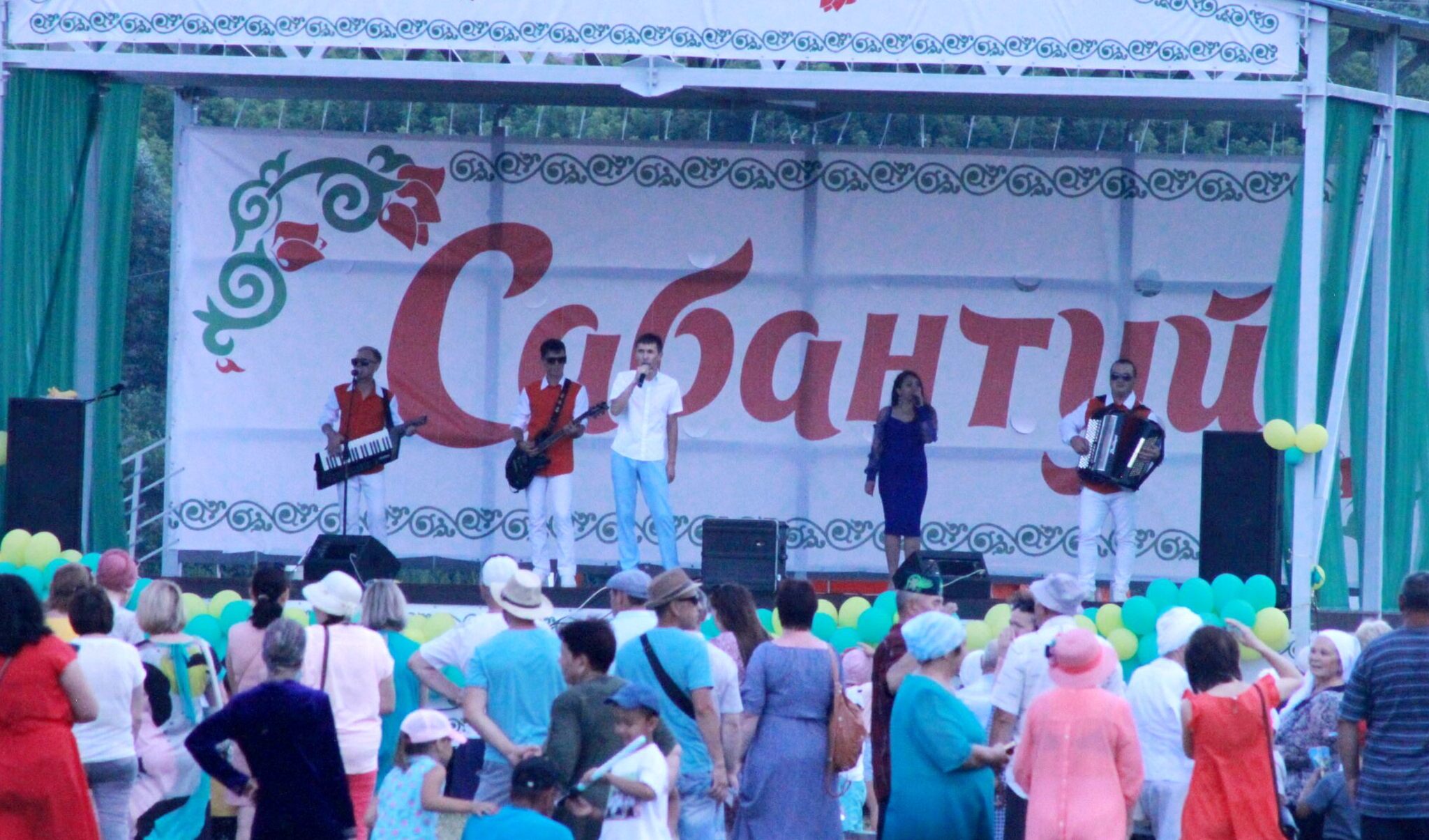 Сабантуй в Камышлинсом районе отметили ярко и красочно Сабантуй в Камышлинсом районе отметили ярко и красочно