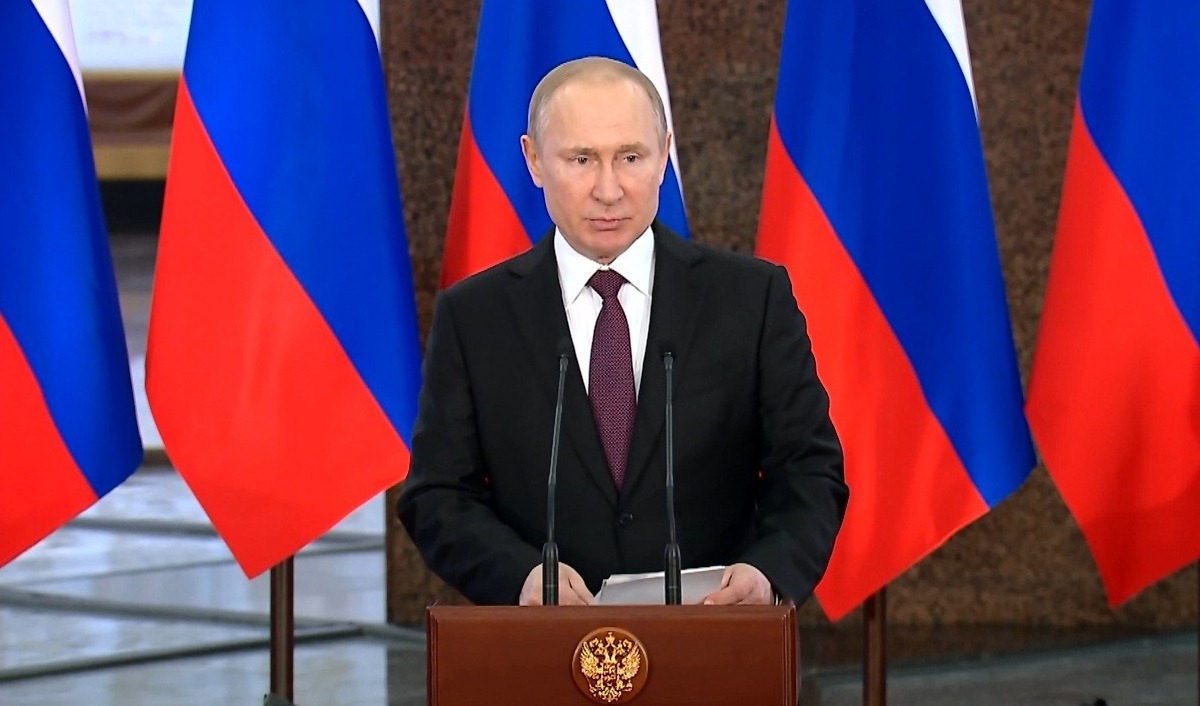 Владимир Путин: «Неразрывность, преемственность истории – это основа для движения вперёд, ценности, которые консолидируют и объединяют наше общество» Владимир Путин: «Неразрывность, преемственность истории – это основа для движения вперёд, ценности, которые консолидируют и объединяют наше общество»