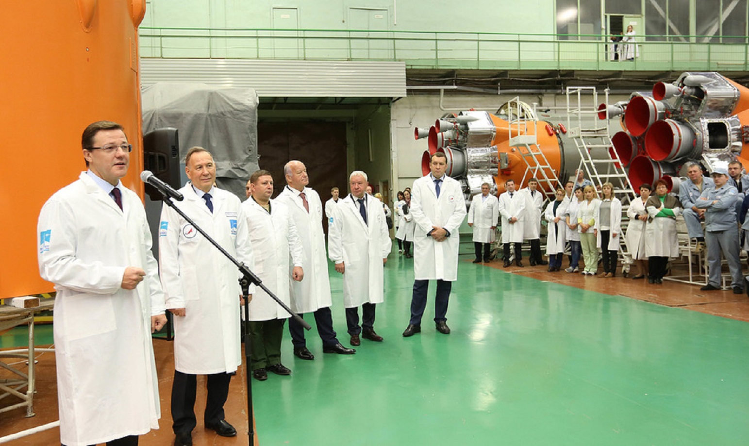 Дмитрий Азарова поздравил с Днём космонавтики