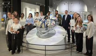 Космос объединяет народы