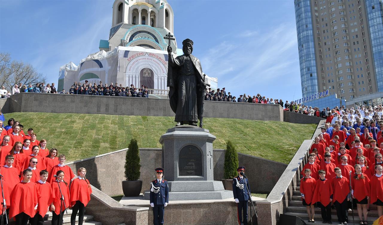 В  Самаре открыли памятник князю Владимиру