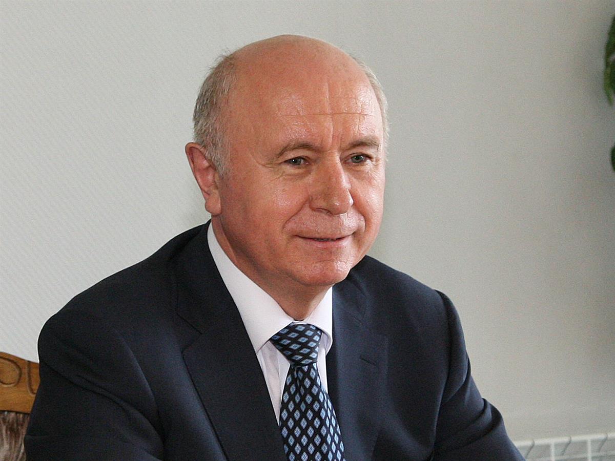 Губернатор Самарской области Н.И.Меркушкин вручил три почетных знака «За вклад в укрепление дружбы народов»