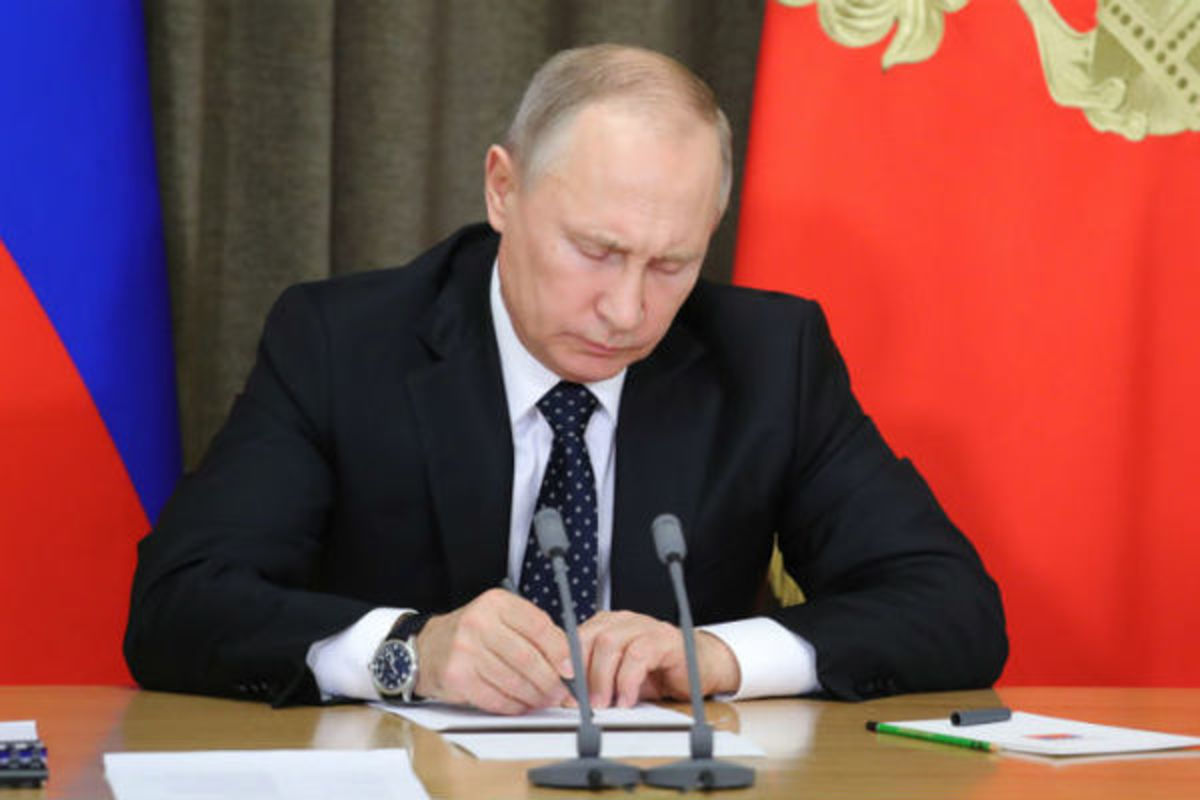 Президент России Владимир Путин подписал распоряжение о подготовке и проведении празднования 1100-летия принятия ислама Волжской Булгарией Президент России Владимир Путин подписал распоряжение о подготовке и проведении празднования 1100-летия принятия ислама Волжской Булгарией