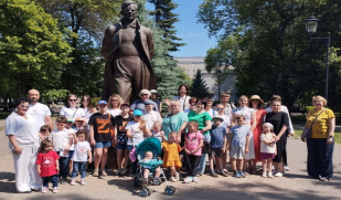 Пешеходная экскурсия «Бронзовые жители»: укрепление межкультурных связей и поддержка многодетных семей
