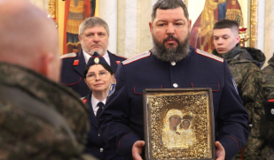 Святыня с передовой: атаман Волжского казачьего войска передал сызранцам икону, спасённую в зоне СВО Святыня с передовой: атаман Волжского казачьего войска передал сызранцам икону, спасённую в зоне СВО