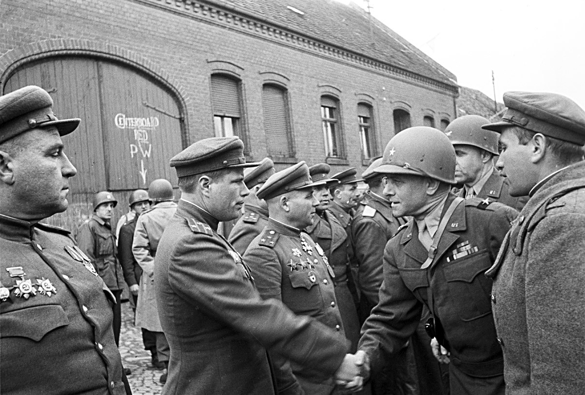 «Дух Эльбы» является примером того, как наши страны могут отложить в сторону противоречия, выстроить доверие и сотрудничать во имя общей цели» «Дух Эльбы» является примером того, как наши страны могут отложить в сторону противоречия, выстроить доверие и сотрудничать во имя общей цели»