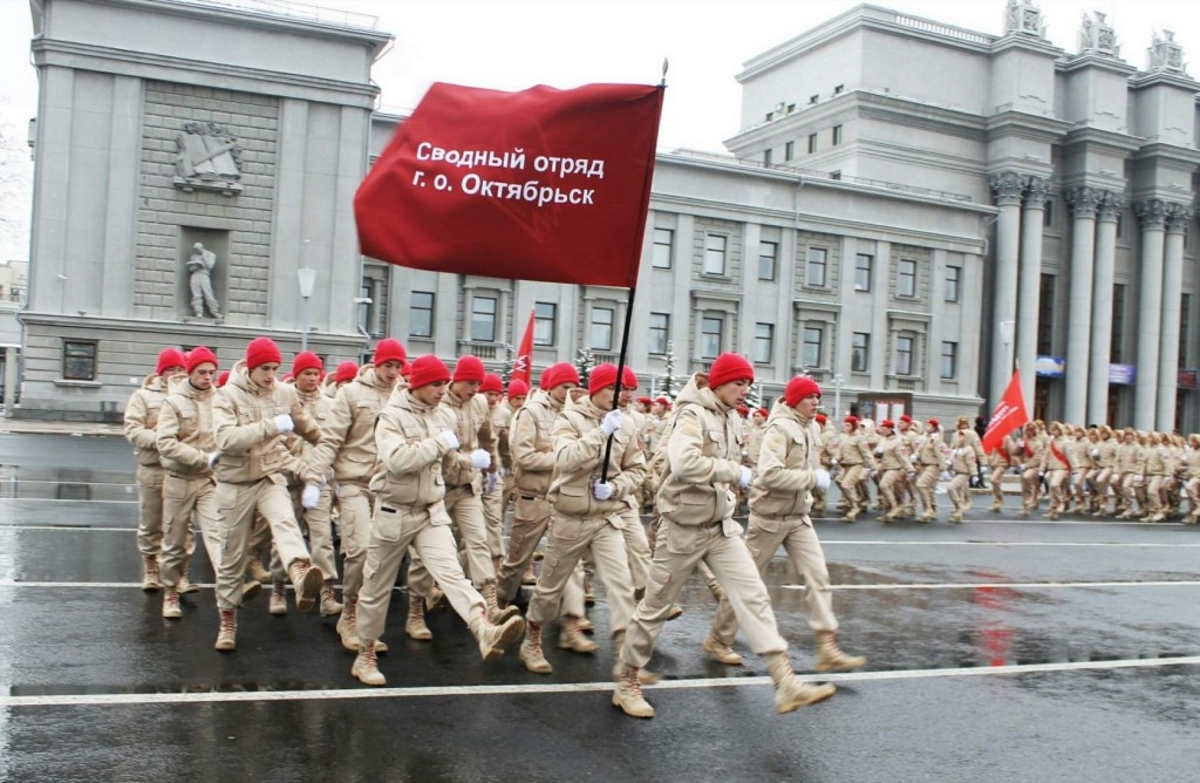 В Самаре прошел смотр строя и песни юнармейских отрядов «Марш Калашникова»