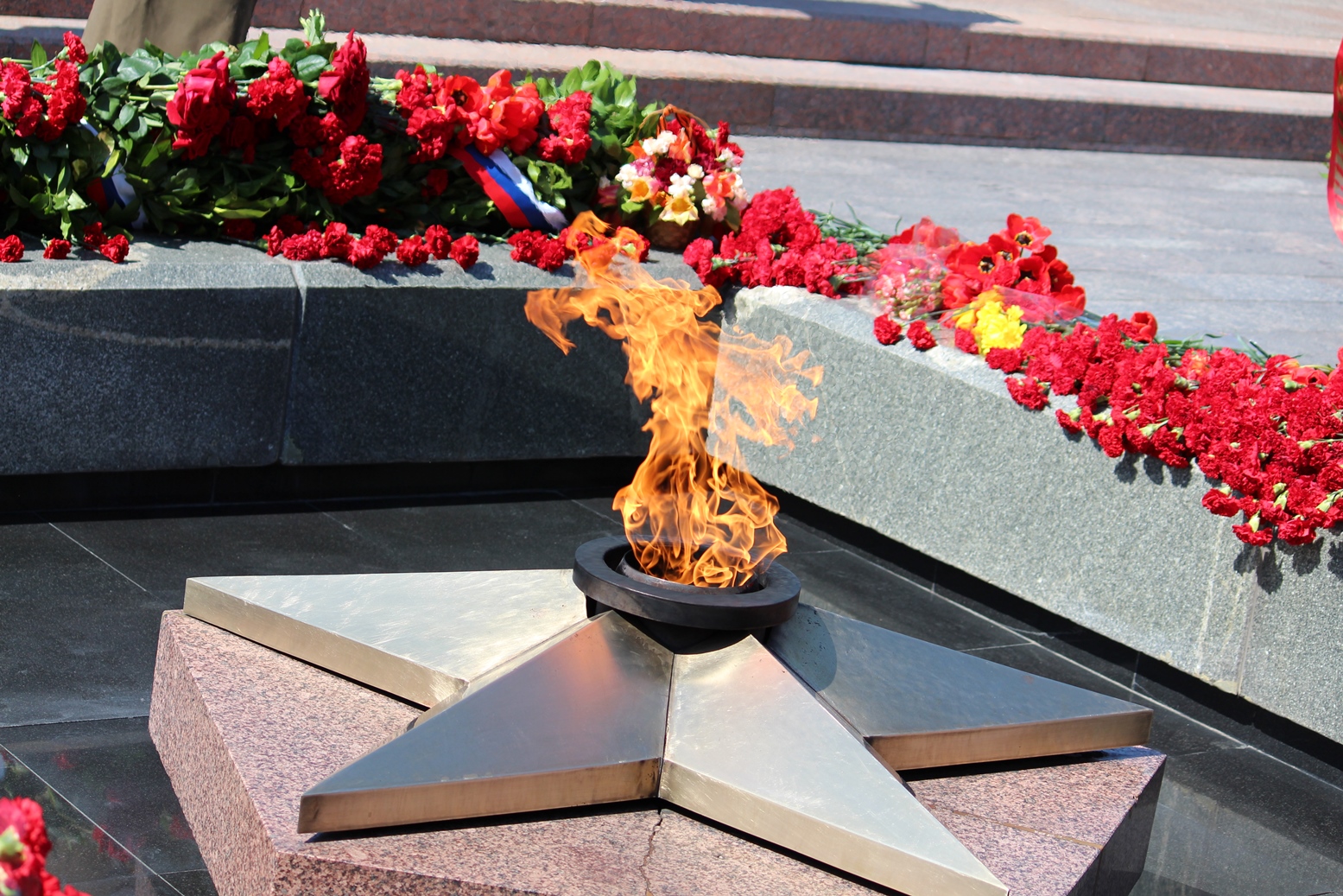 Торжественное возложение цветов в День памяти и скорби в Самаре