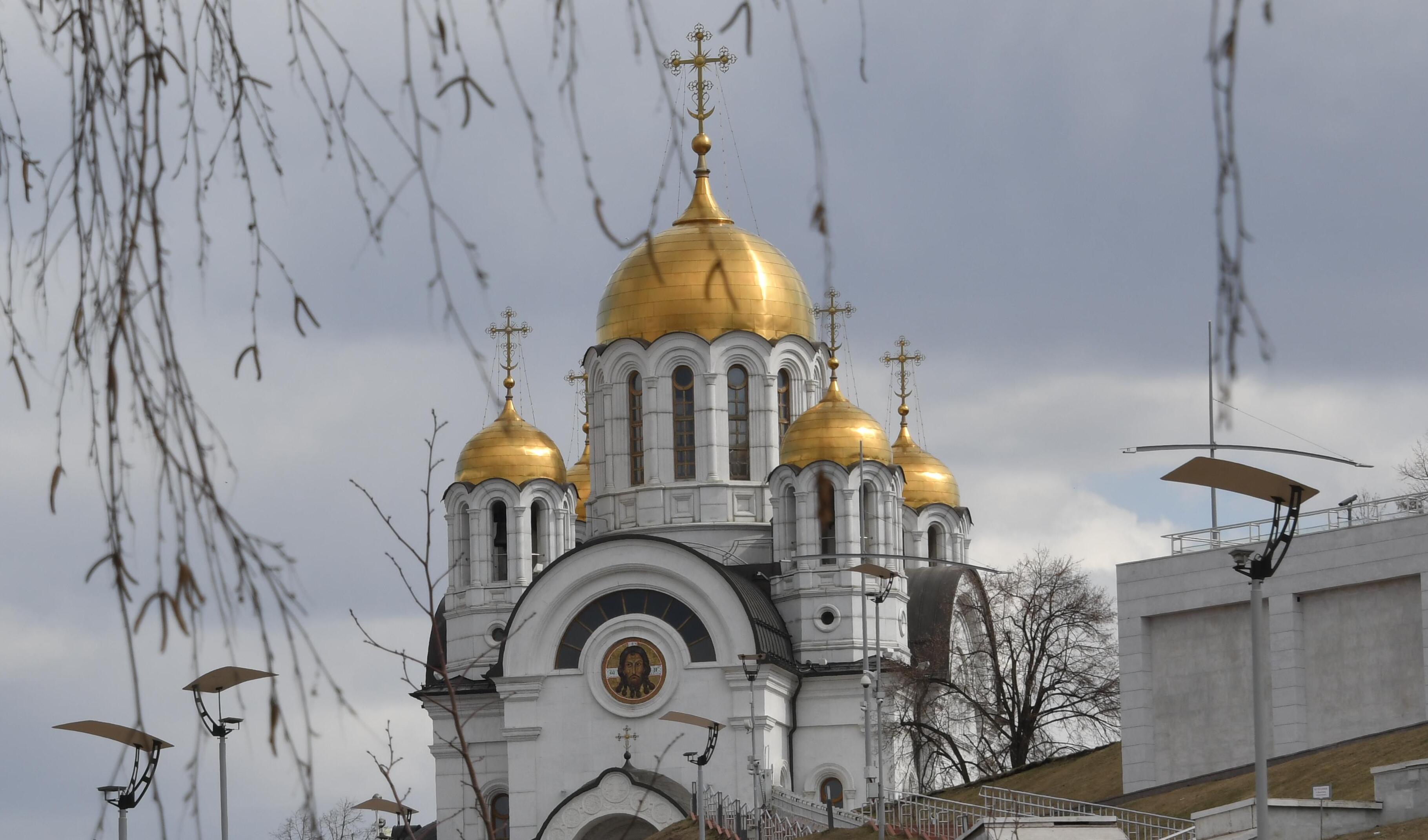 Дмитрий Азаров поздравил с праздником Пасхи Христовой Дмитрий Азаров поздравил с праздником Пасхи Христовой