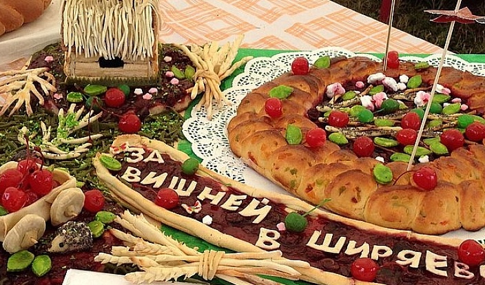 11-метровый вишневый пирог и регата на ялах: в с. Ширяево прошел ХIII фестиваль народных традиций «Жигулевская вишня» 11-метровый вишневый пирог и регата на ялах: в с. Ширяево прошел ХIII фестиваль народных традиций «Жигулевская вишня»