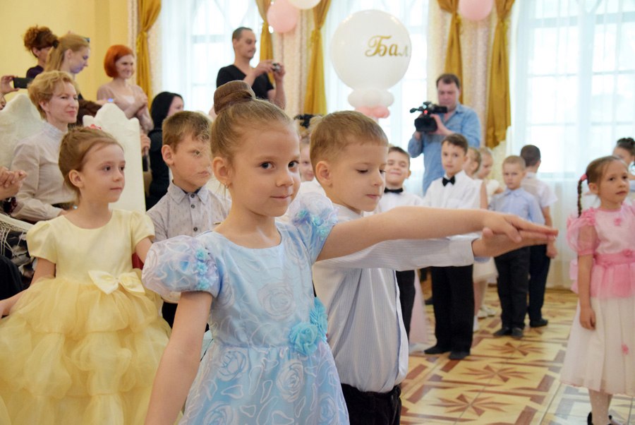 В Тольятти впервые прошел Весенний городской детский бал