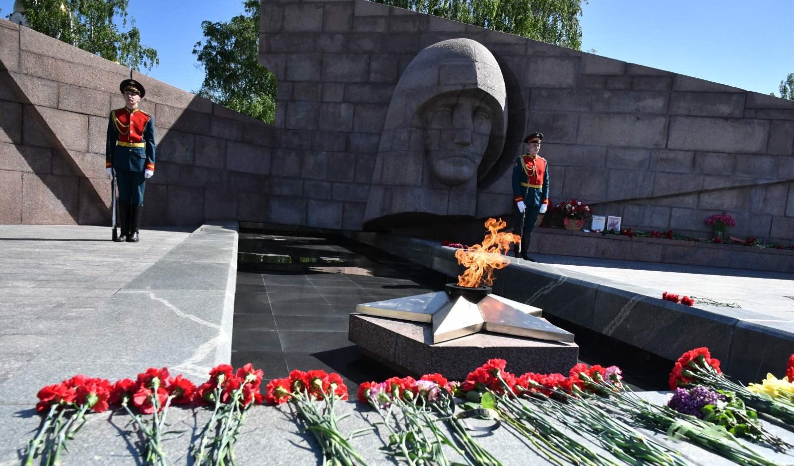 Обращение Губернатора Самарской области Дмитрия Азарова в связи с Днем памяти и скорби Обращение Губернатора Самарской области Дмитрия Азарова в связи с Днем памяти и скорби