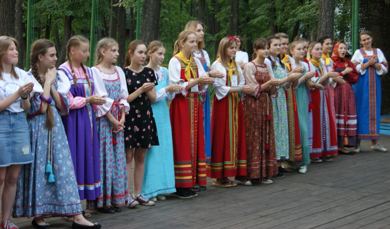 Русский фольклор Поволжья. Вечерка Ижевск дом дружбы. Девушки Поволжья фото. Народы брянской области