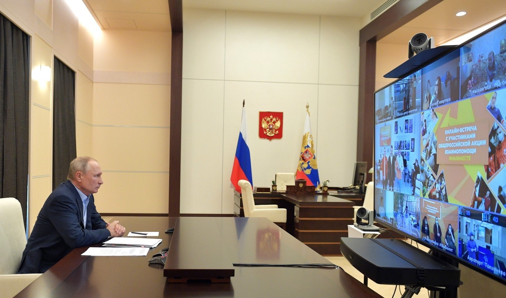 Владимир Путин выделил 3 миллиарда рублей для поддержки некоммерческих организаций Владимир Путин выделил 3 миллиарда рублей для поддержки некоммерческих организаций