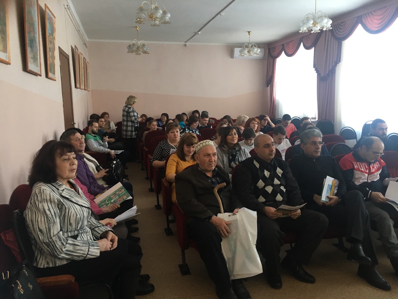 Жители Самарской области знакомятся с работой Дома дружбы народов и Союза народов Самарской области