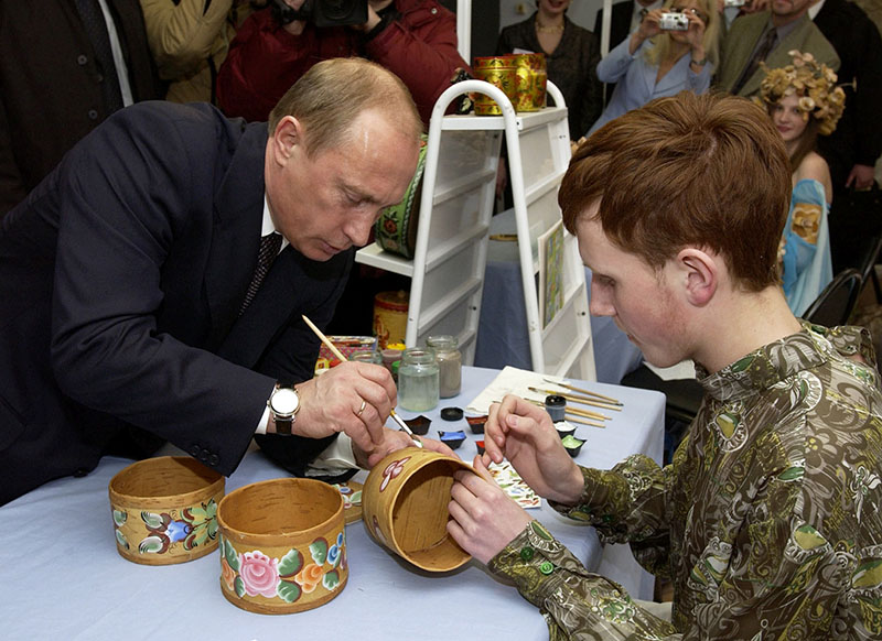 В.В.Путин подписал закон о поддержке организаций народных художественных промыслов