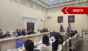 Дмитрий Азаров обсудил вопросы контроля проектов и помощи участникам СВО с членами Общественной палаты региона
