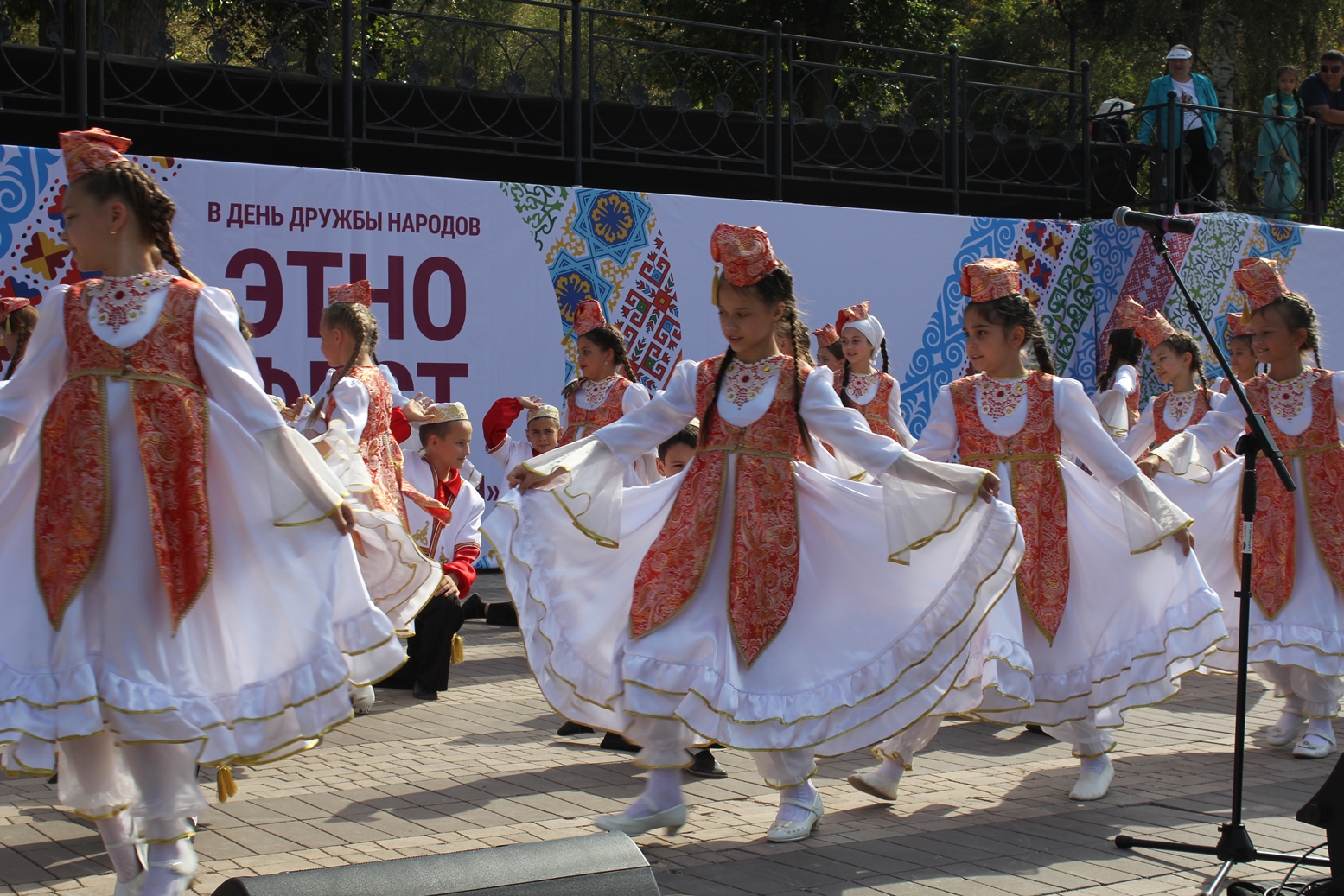 Какие народы в самарской области. День дружбы народов Самарской области. Народы Самары. Самара многонациональная. Дружба народов.