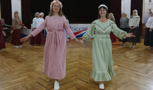 Как прошла «Русская вечёрка»: мода, игры и хороводы Как прошла «Русская вечёрка»: мода, игры и хороводы