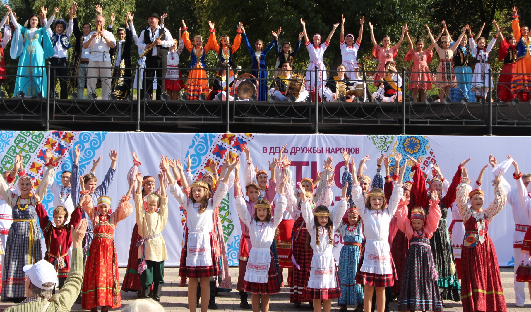 Дмитрий Азаров: «В многонациональной Самарской области празднование Дня дружбы народов стало доброй традицией»