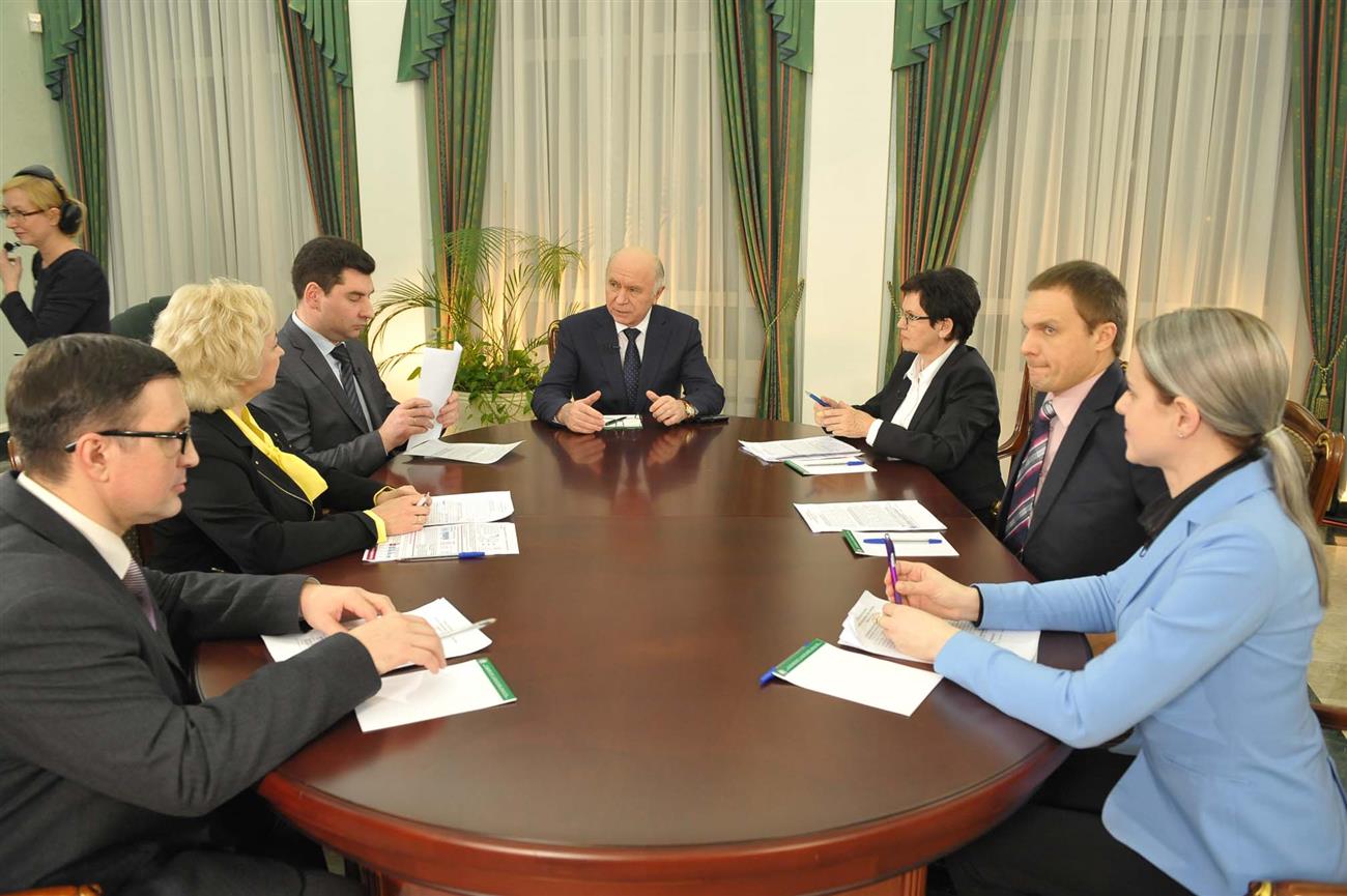 Губернатор Самарской области Н.И.Меркушкин даст интервью журналистам пяти региональных телеканалов