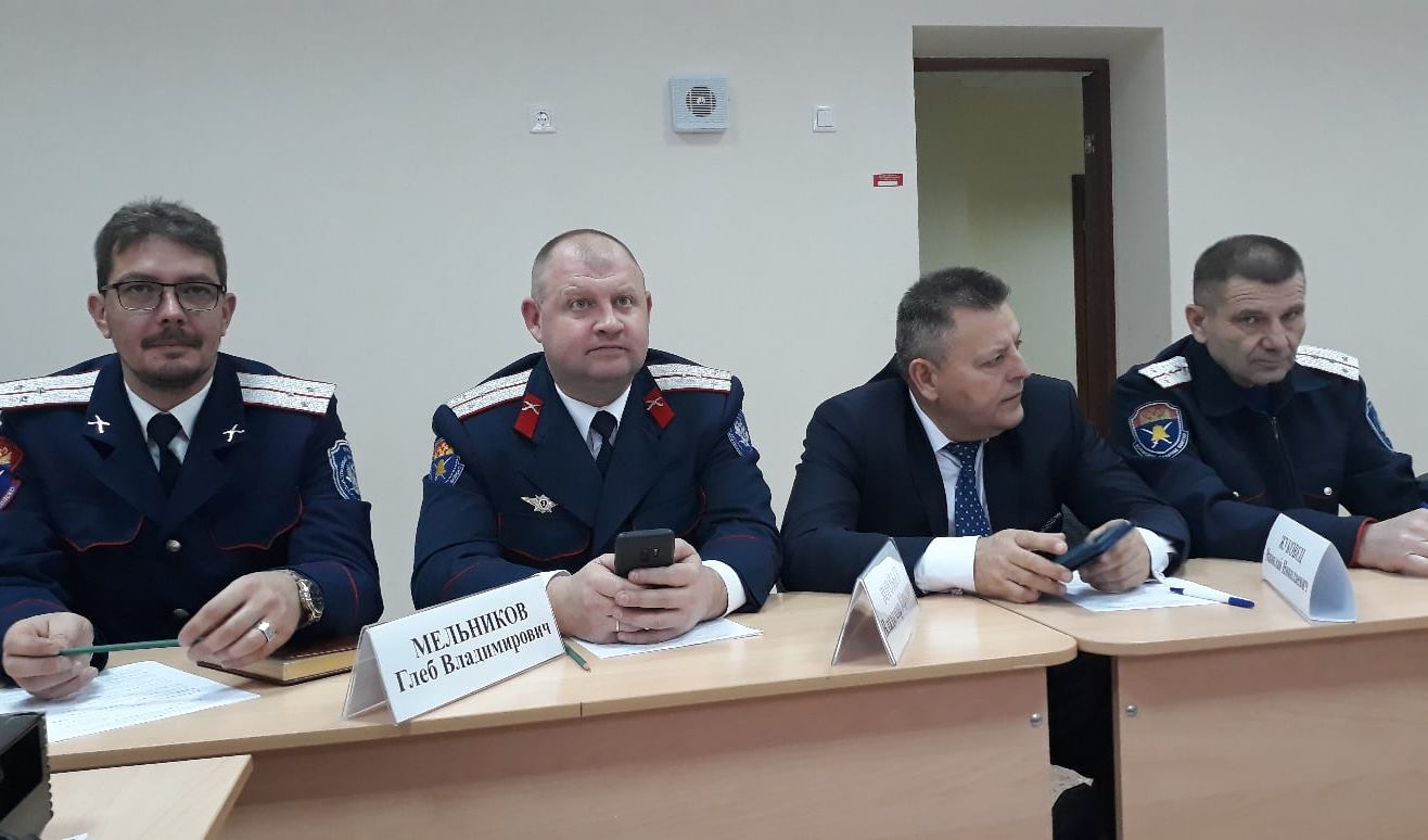 Губернатор Дмитрий Азаров встретился с представителями общественных организаций