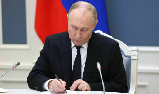 Владимир Путин поручил МВД России создать электронный реестр въезжающих в Россию иностранцев Владимир Путин поручил МВД России создать электронный реестр въезжающих в Россию иностранцев