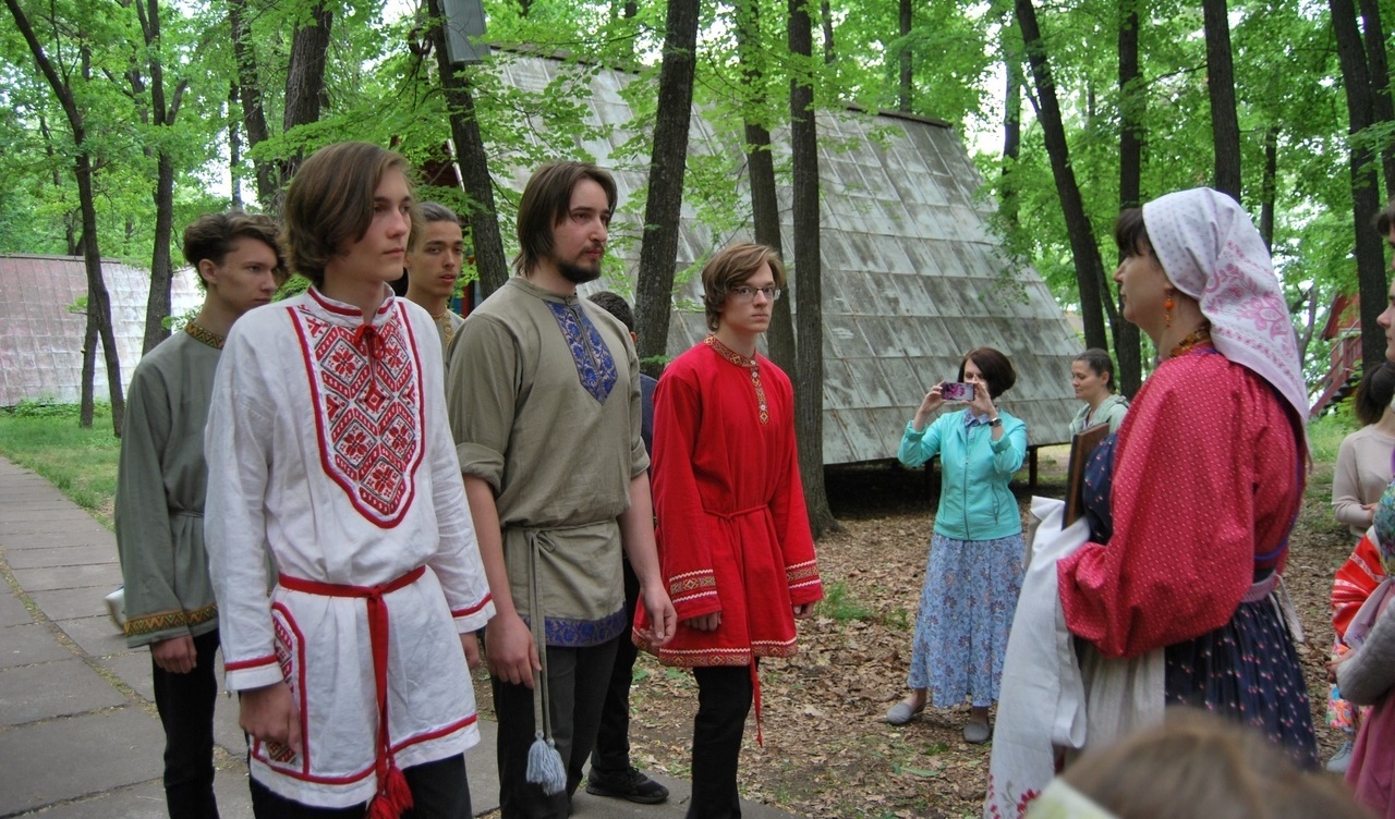 В православном лагере провели старинный рекрутский обряд