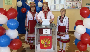 Голосовать в национальном костюме: жители Самарской области объединяют гражданскую позицию и культурные традиции Голосовать в национальном костюме: жители Самарской области объединяют гражданскую позицию и культурные традиции