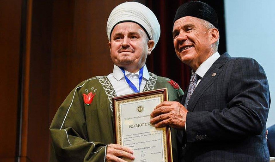 Президент Татарстана высоко оценил заслуги сызранского имама  на Всероссийском форуме