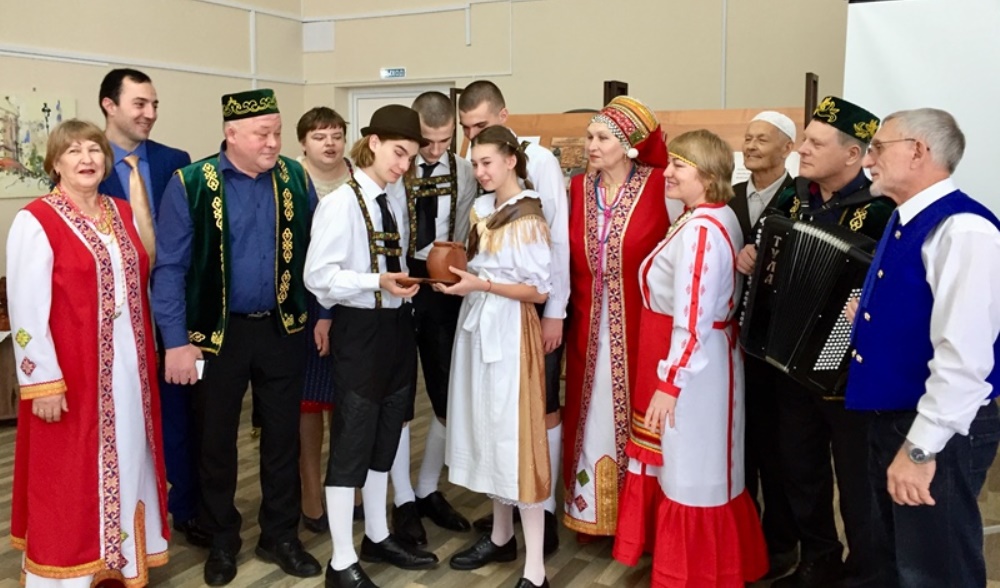 В Сызрани прошли фольклорные посиделки «Родной язык - душа народа» В Сызрани прошли фольклорные посиделки «Родной язык - душа народа»