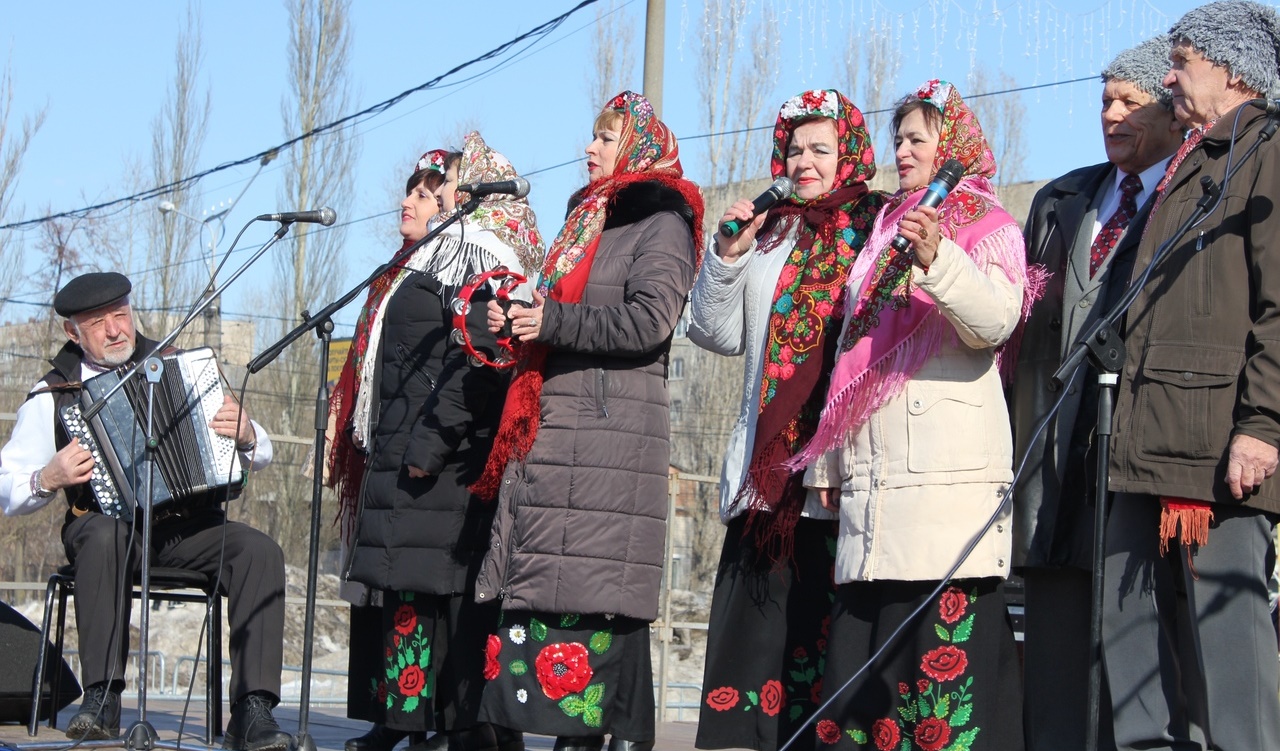 Дом дружбы народов принял участие в праздновании Масленицы в Тольятти