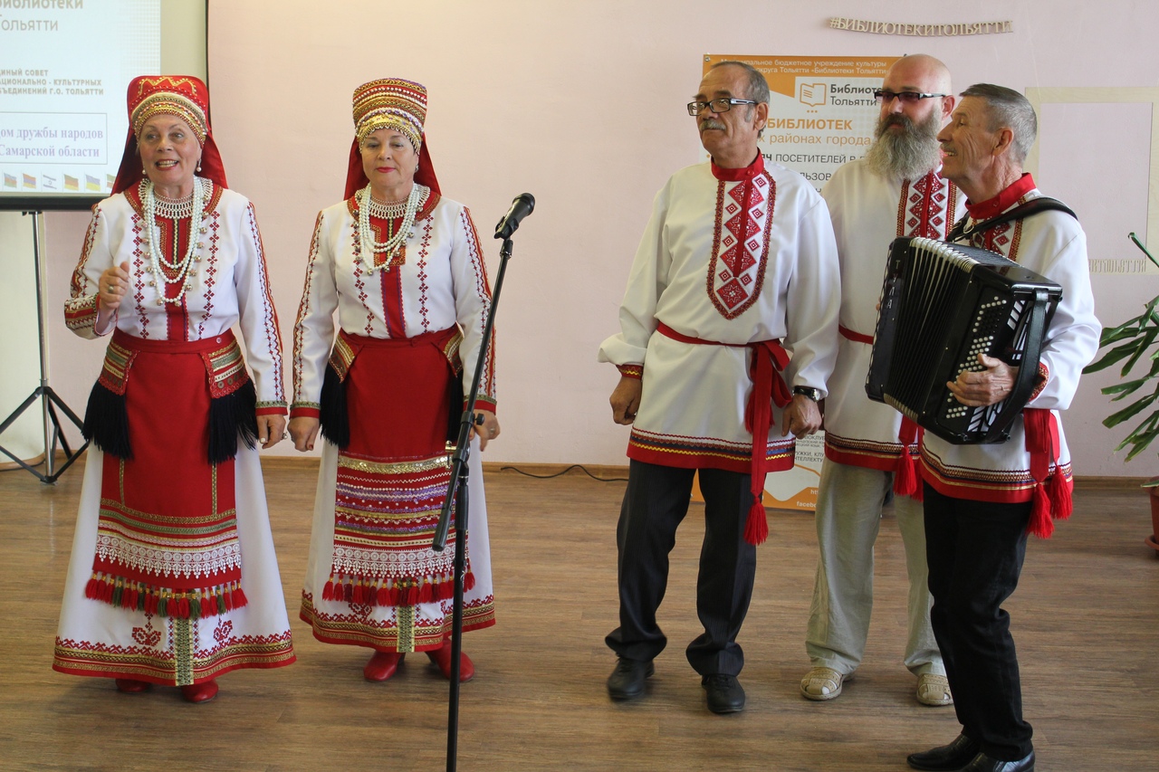 Костюм народов поволжья марийский. Народы Поволжья мордва. Сюита народов Поволжья Поволжья Удмуртский. Чувашский национальный костюм. Национальные костюмы Поволжья.